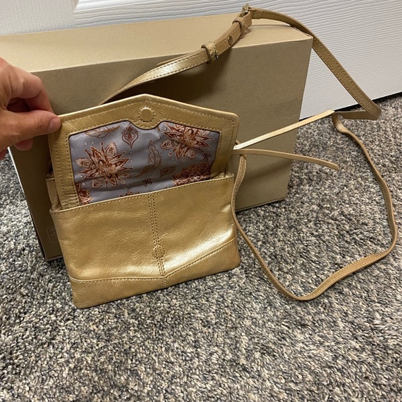 Hobo nice travel crossbody.  Great condition. - Picture 2 of 2